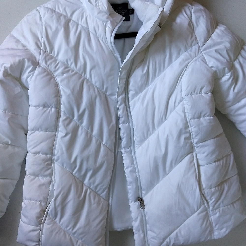White puffer coat with hood (size medium)like new!